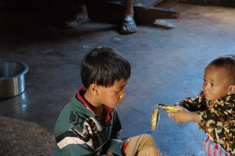 DSC_0785.JPG - Children in small mountain village near Kalaw