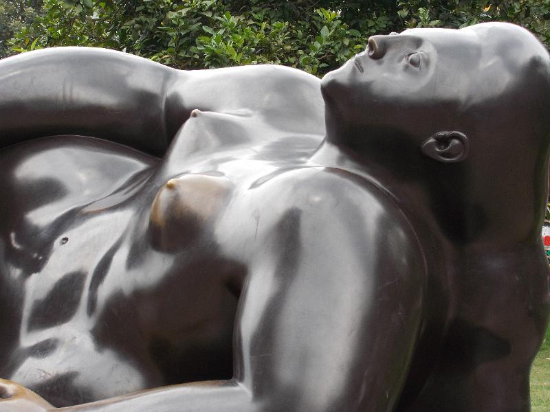DSCN0356.JPG - Botero statue in Medellin