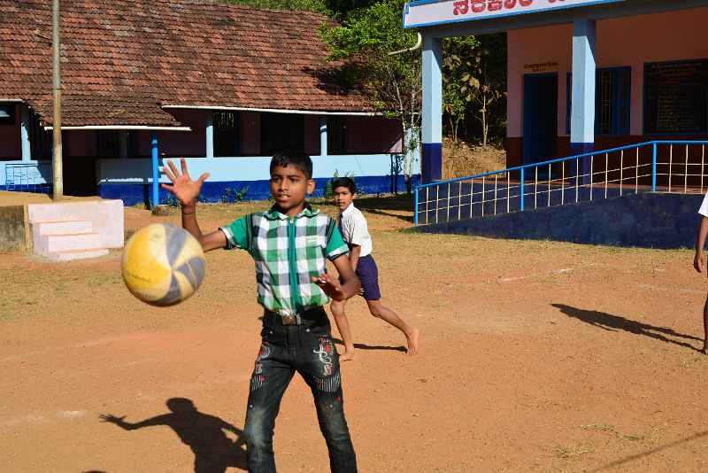 DSC_0594.JPG - playing volleyball
